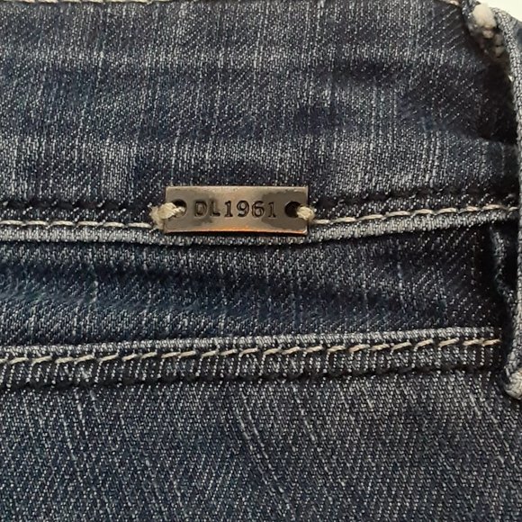 DL 1961 Women's Cindy Slim Bootcut dark wash 4 way 360 stretch Comfort jeans - Picture 10 of 10